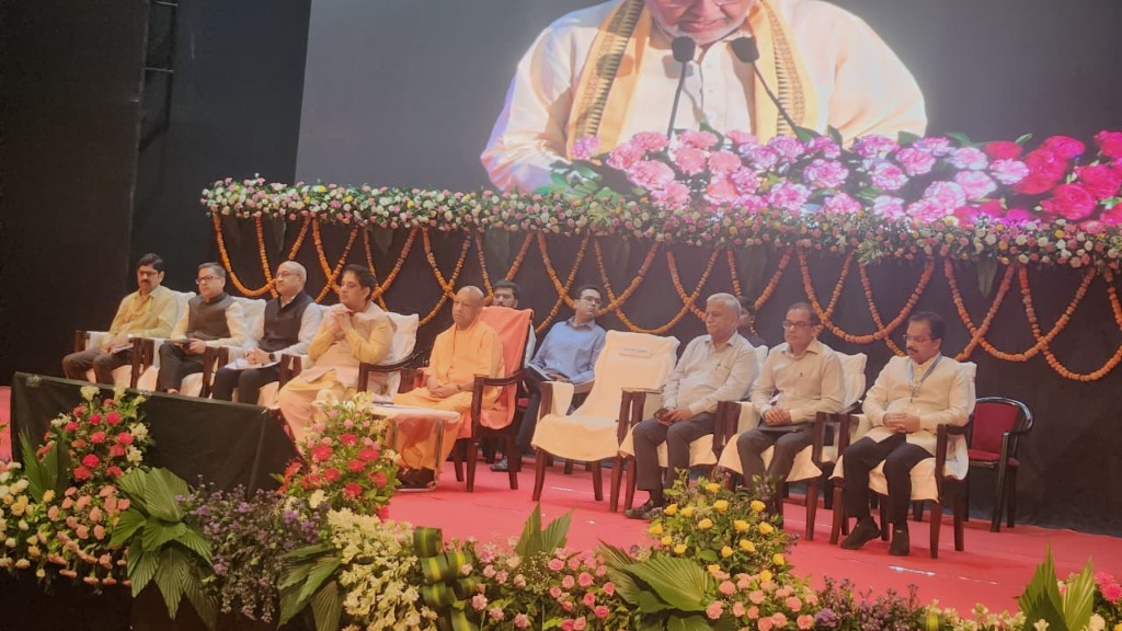 Government dignitaries and incubation leaders at StartInUP ceremony